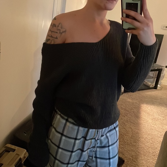 Womens long sleeve sweater (open back) - Picture 4 of 5